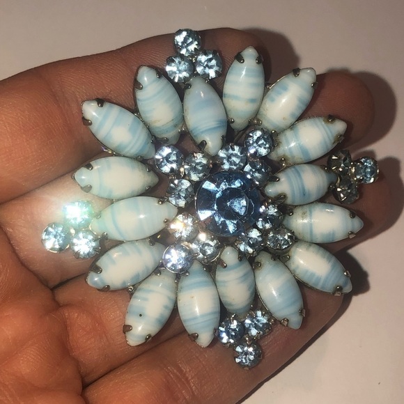 𝅺vtg Juliana DE Blue Stripe Milk Glass Rhinestone Flower Brooch 2” Confirmed - Picture 6 of 10